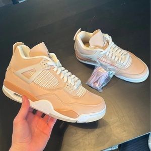 SOLD via Instagram @606xkicks Jordan 4 ‘Shimmer’ ✨